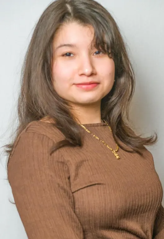 Nahomy C.
