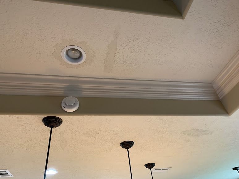 Ceiling with recessed lights and hanging pendant fixtures in a room