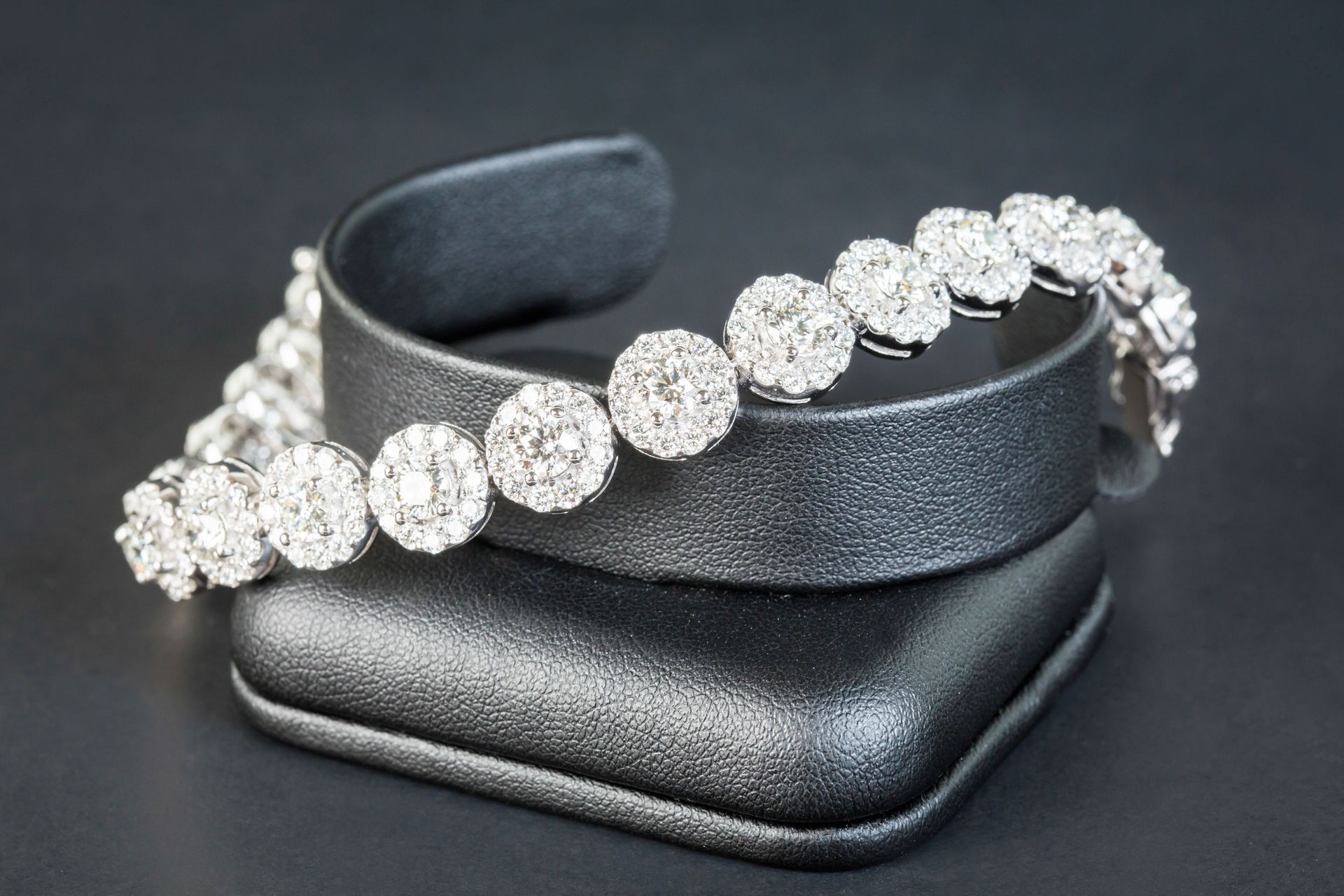 What To Look For When Choosing a Jeweler