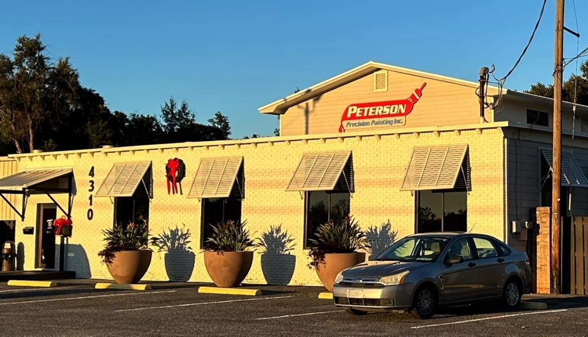 a car is parked in front of a pizza hut