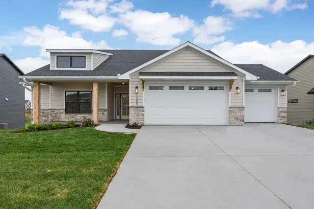 1285 Osage Ln, North Liberty