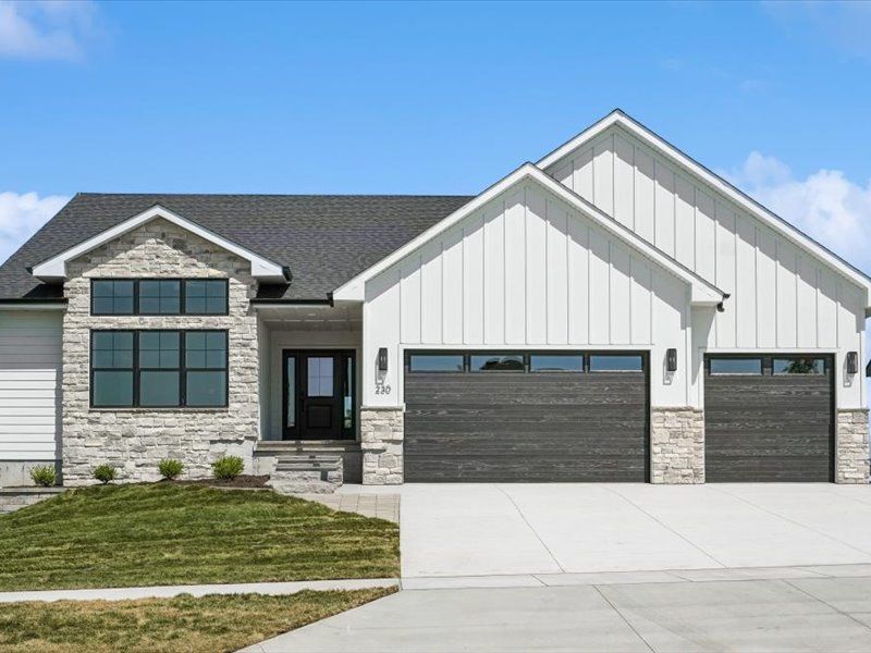 230 S Seven Oaks, North Liberty