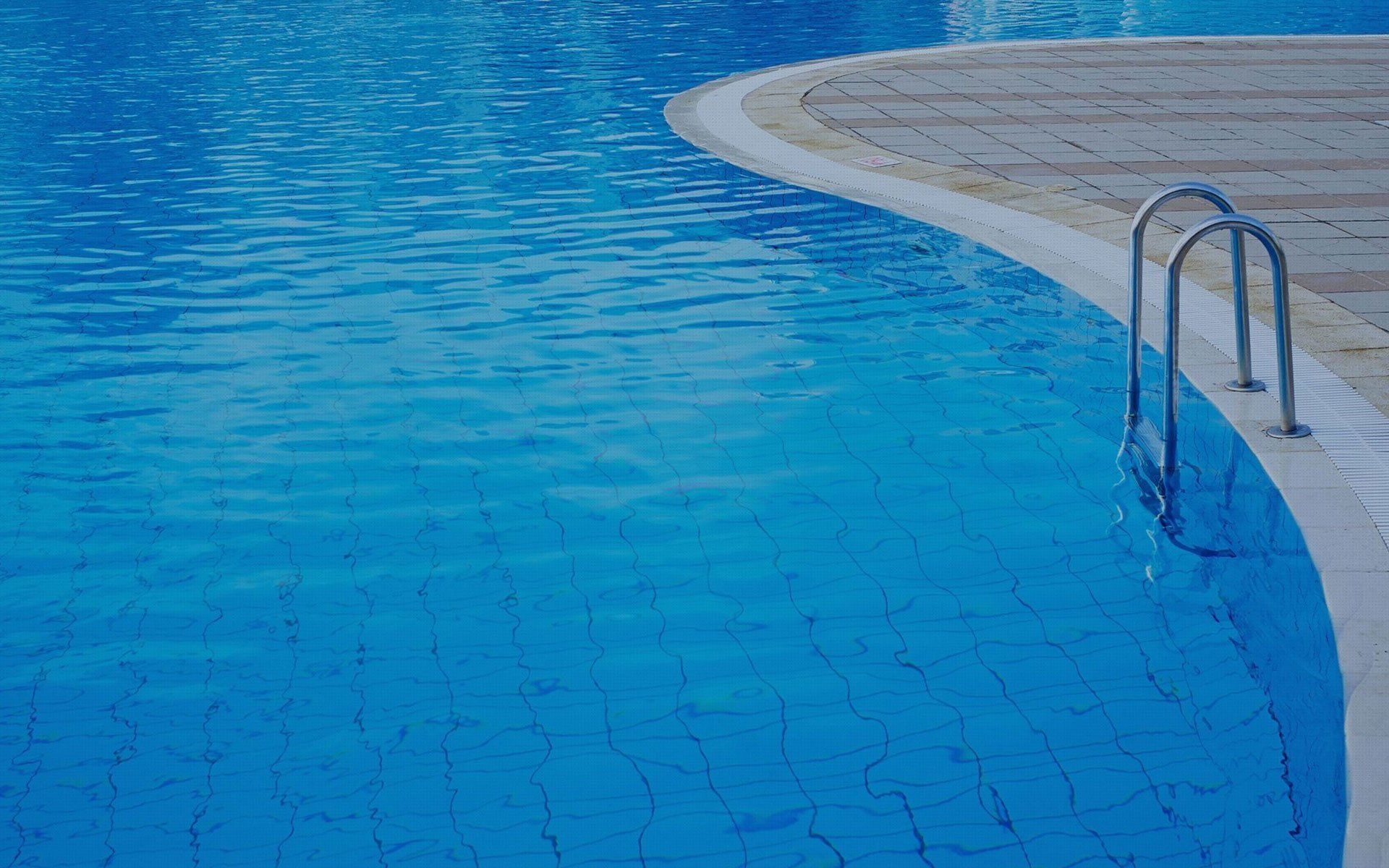 A curved design pool