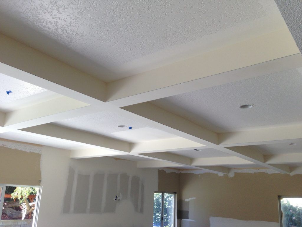 A room with a white ceiling and a window