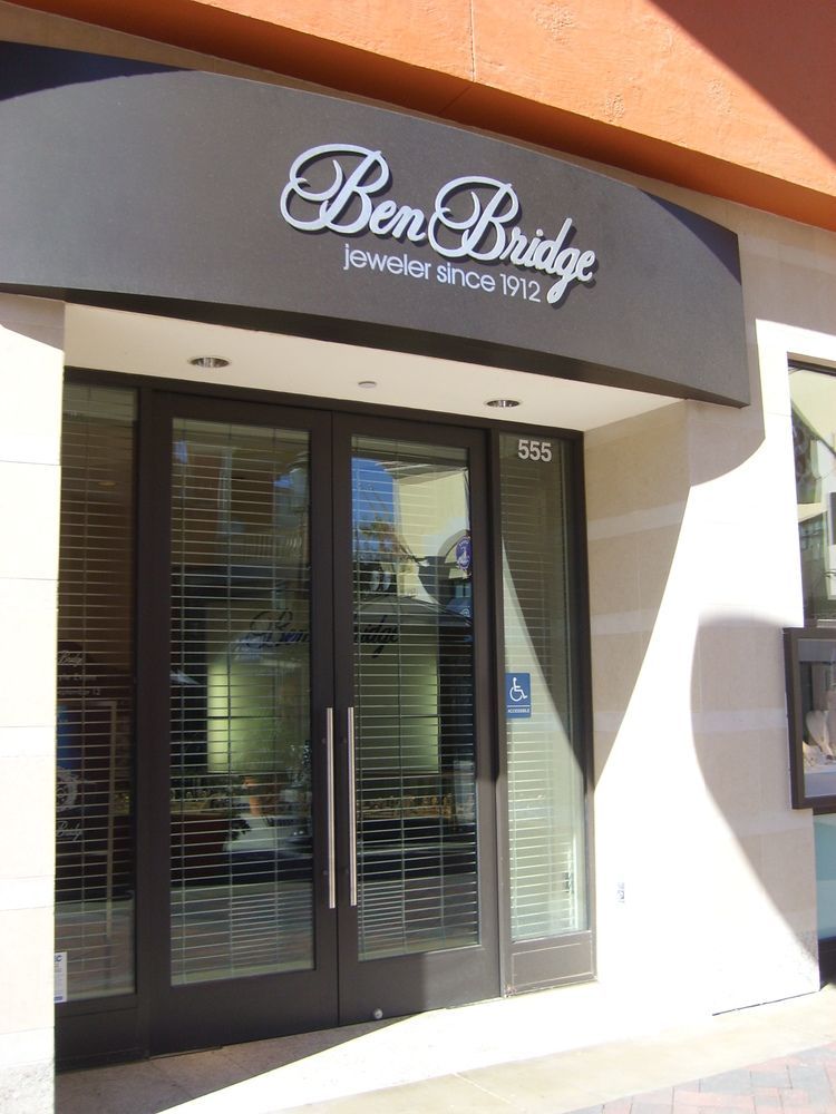The front of a ben bridge jewelry store