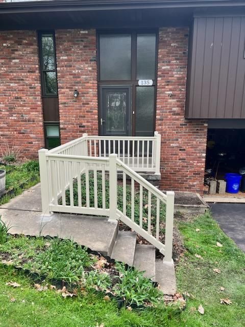 Stair vinyl railings
