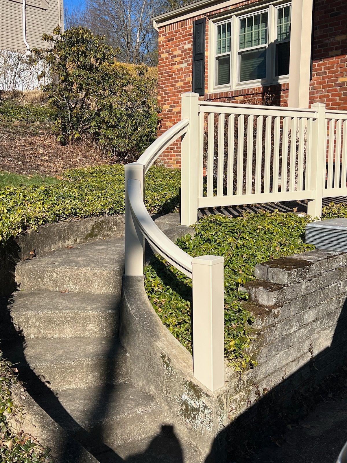 Curved vinyl railings