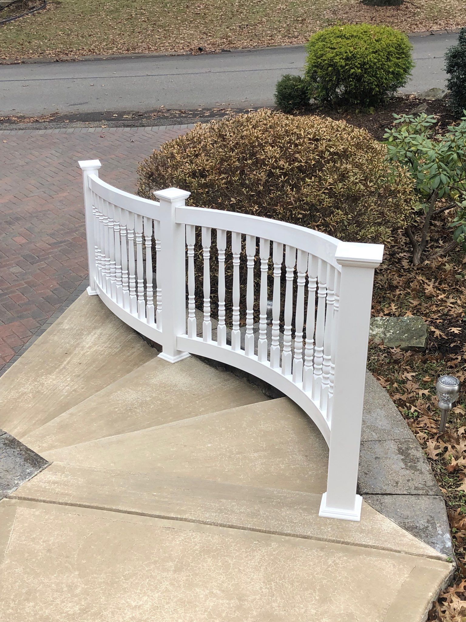 Curved vinyl railings