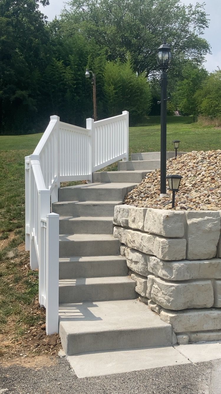 Curved vinyl railings