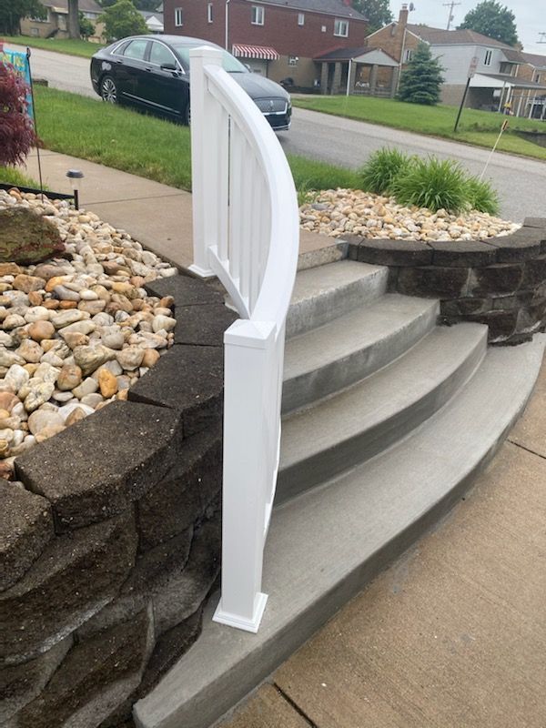 Curved vinyl railings
