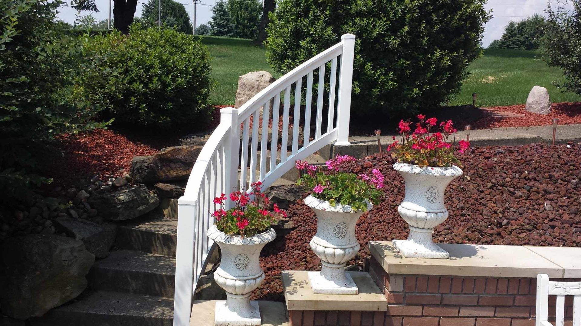 Curved vinyl railings