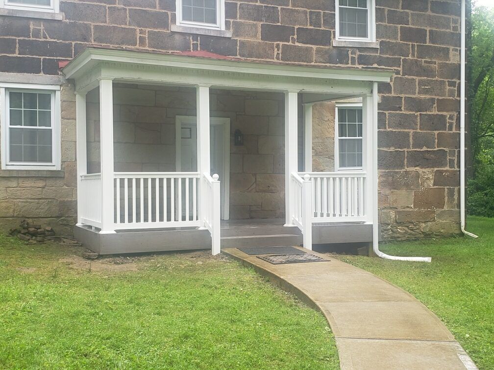 Porch vinyl railings