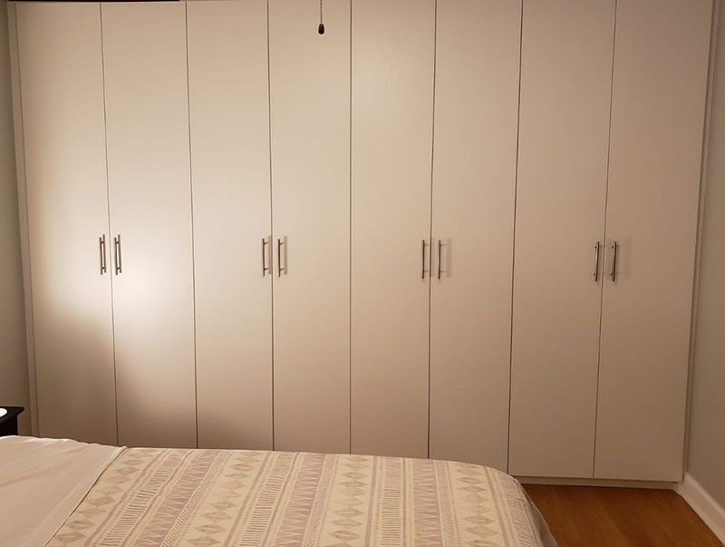 8 doors Closet