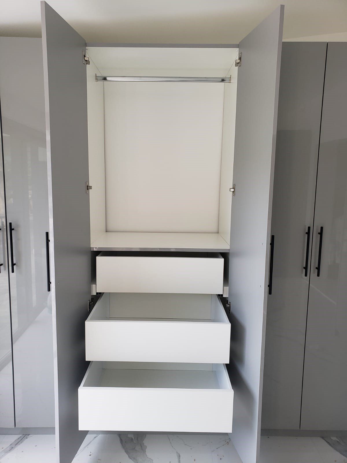 Cabinet drawers