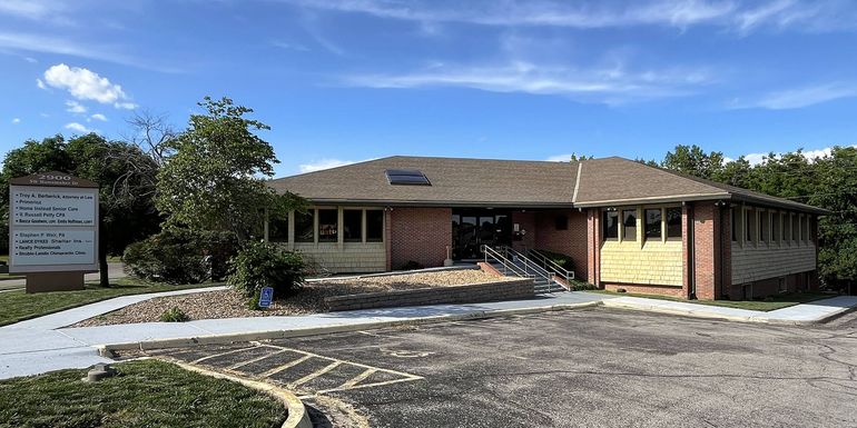 Exterior image of Atrium Suites located in Topeka, KS