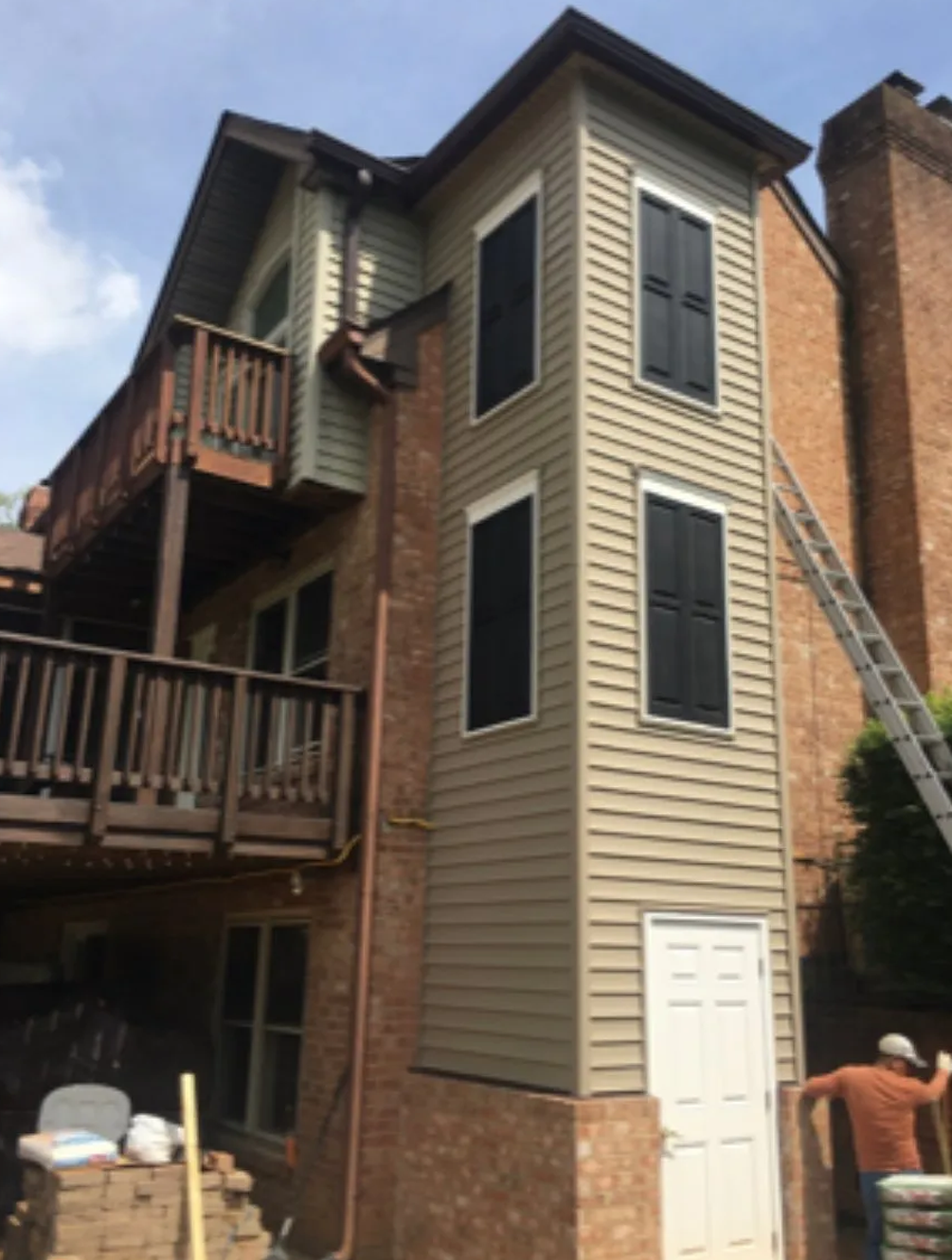 exterior symmetry elevator matching the exterior