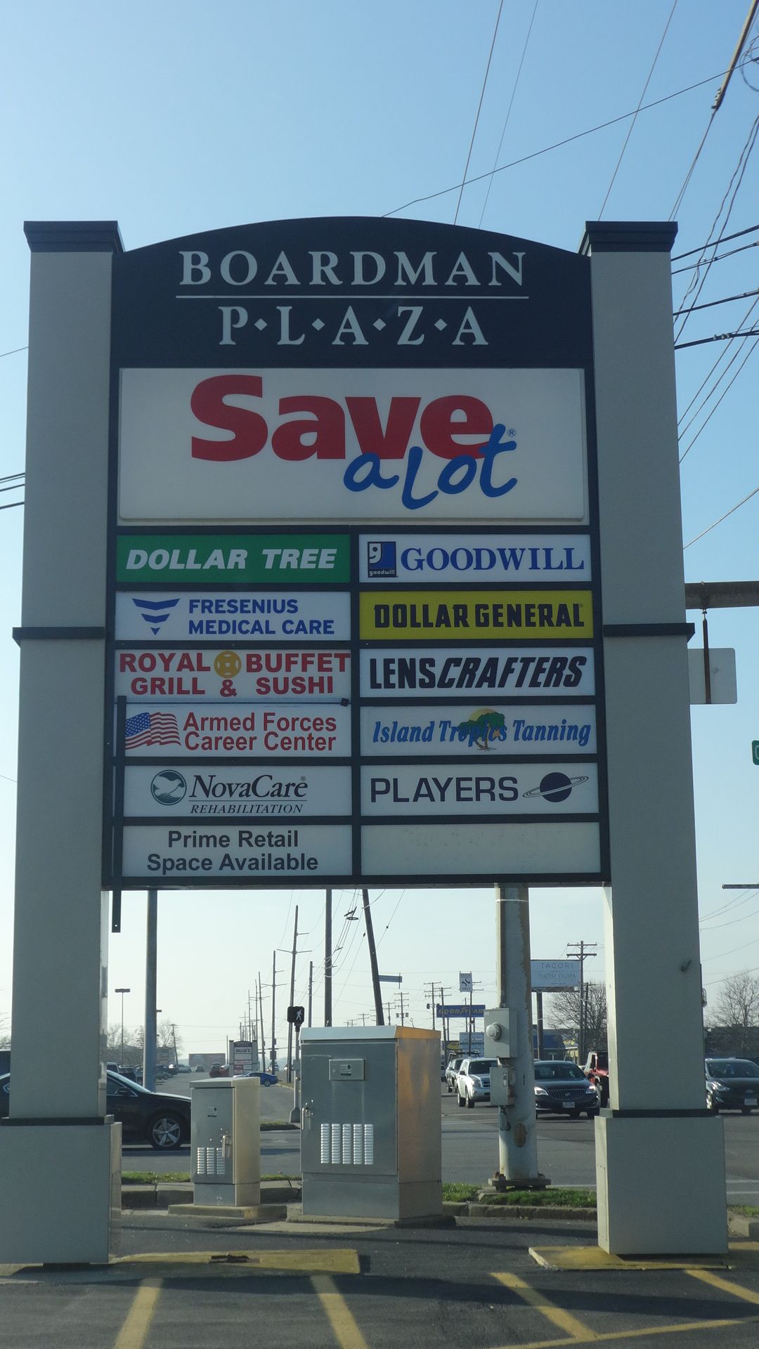 a sign that says boardman plaza on it