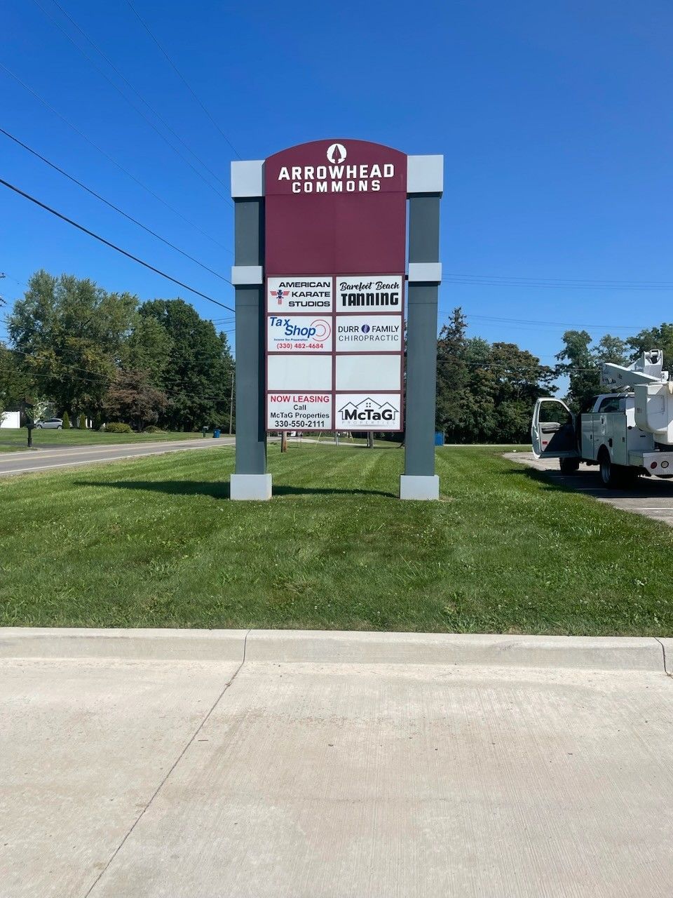 a large sign that says arrowhead clinic on it
