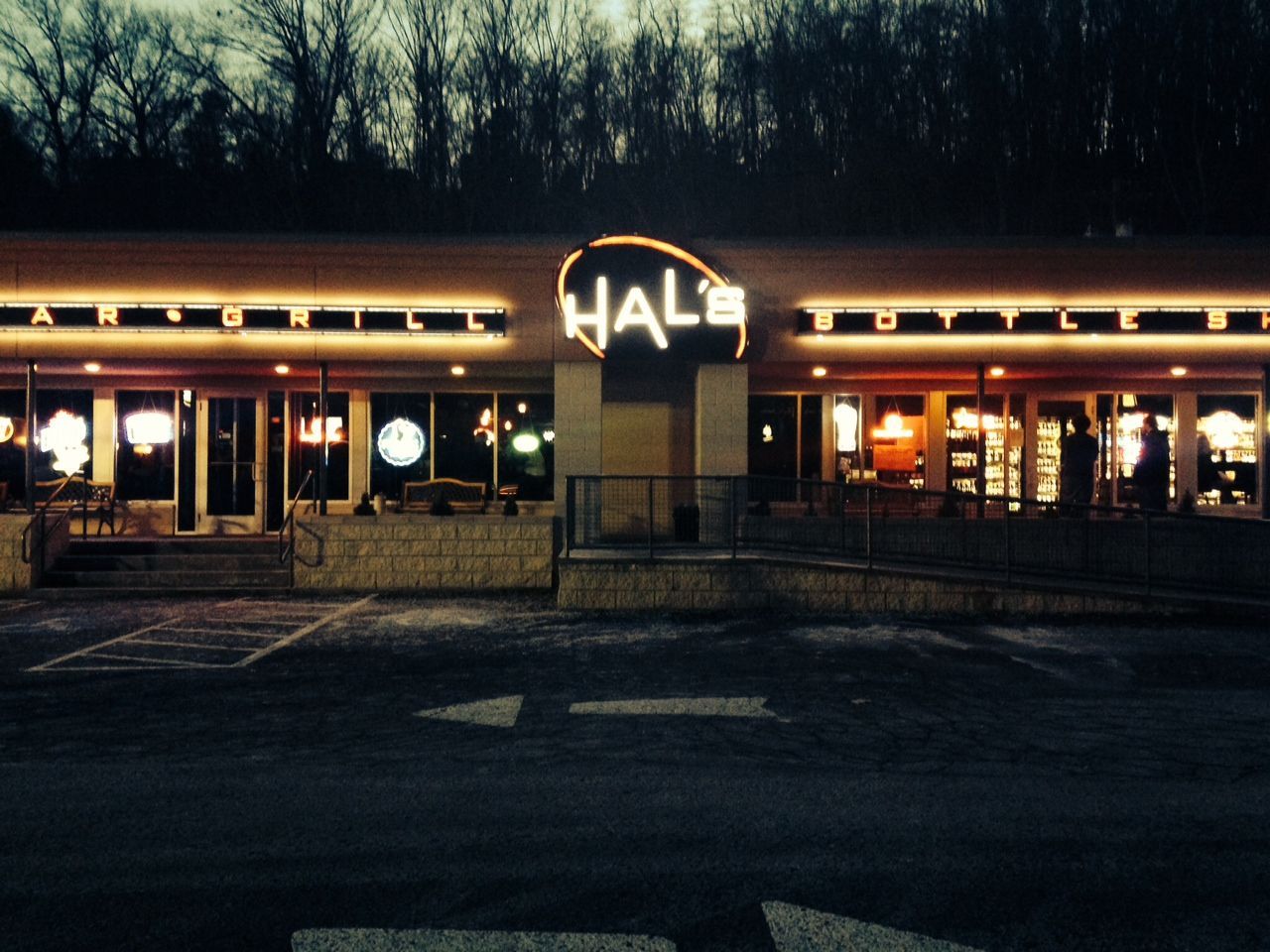 a restaurant called hale is lit up at night