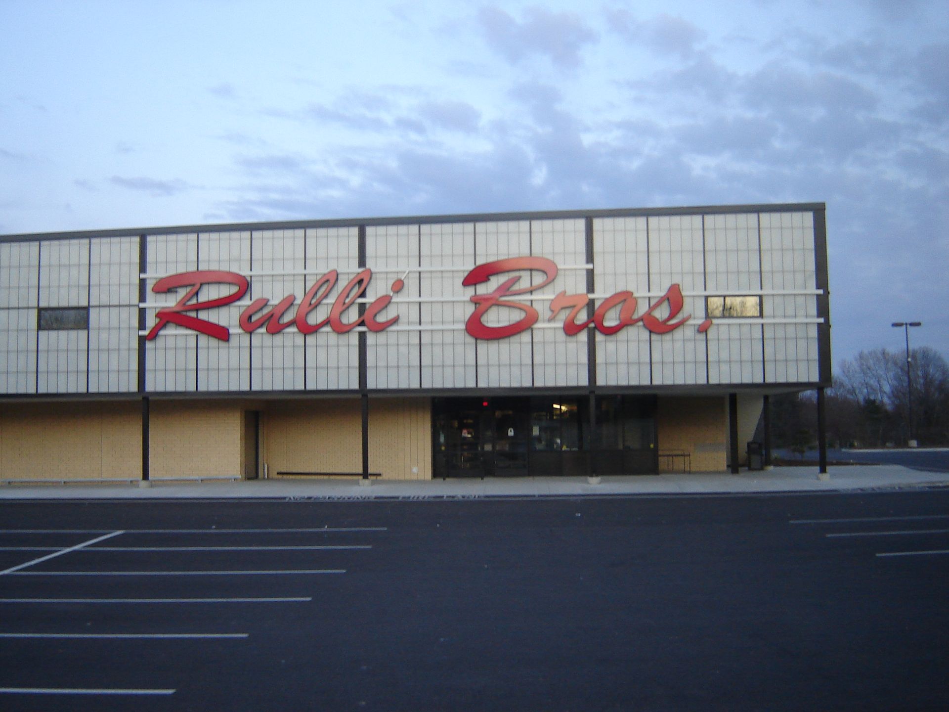 a building with the word rolli bros on it