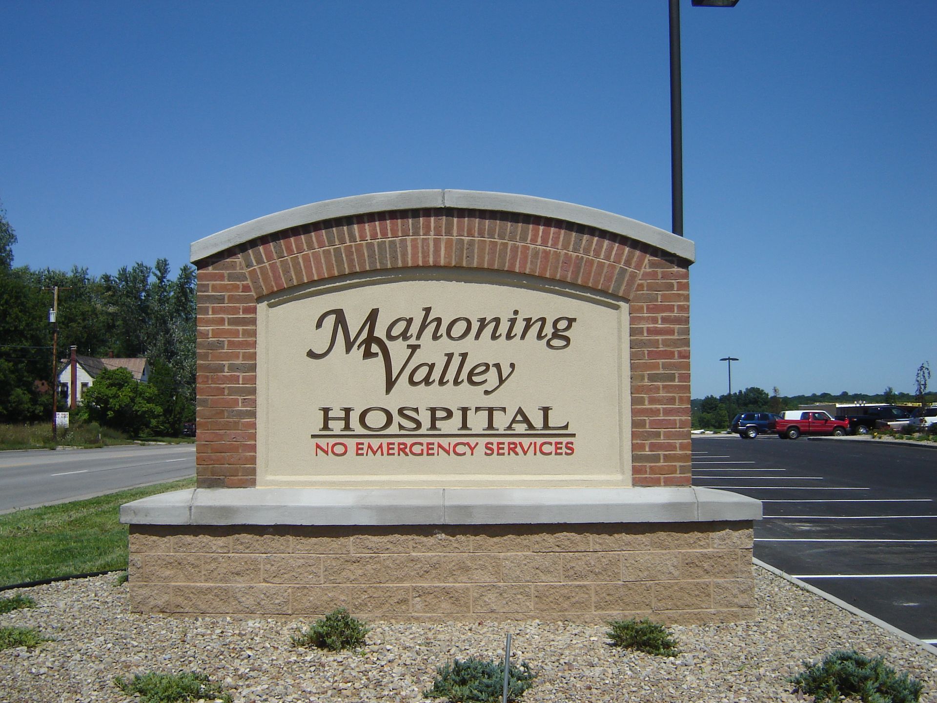 a sign that says mahoning valley hospital on it