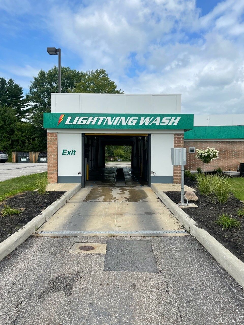 a lightning wash is located in a parking lot
