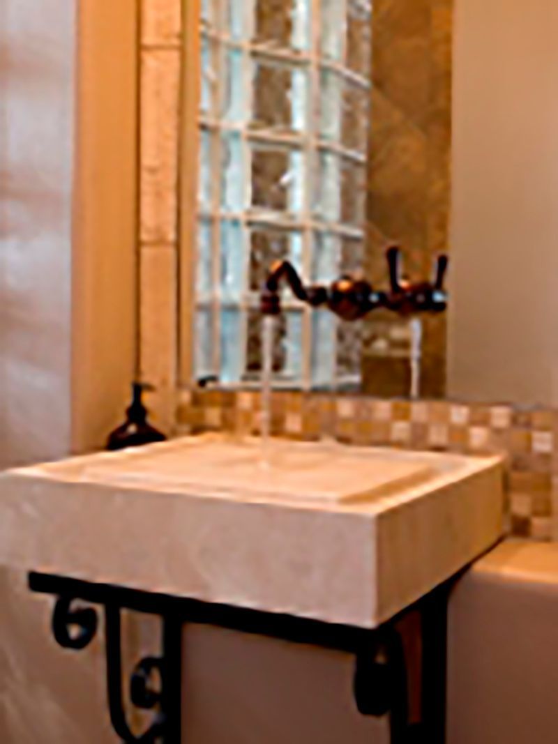 A bathroom with a sink and a mirror