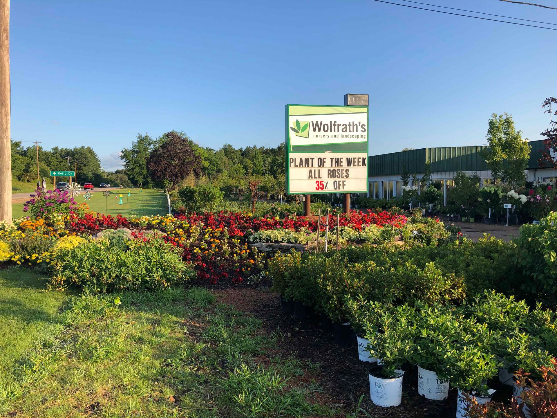A garden center with a sign that says wallratt 's