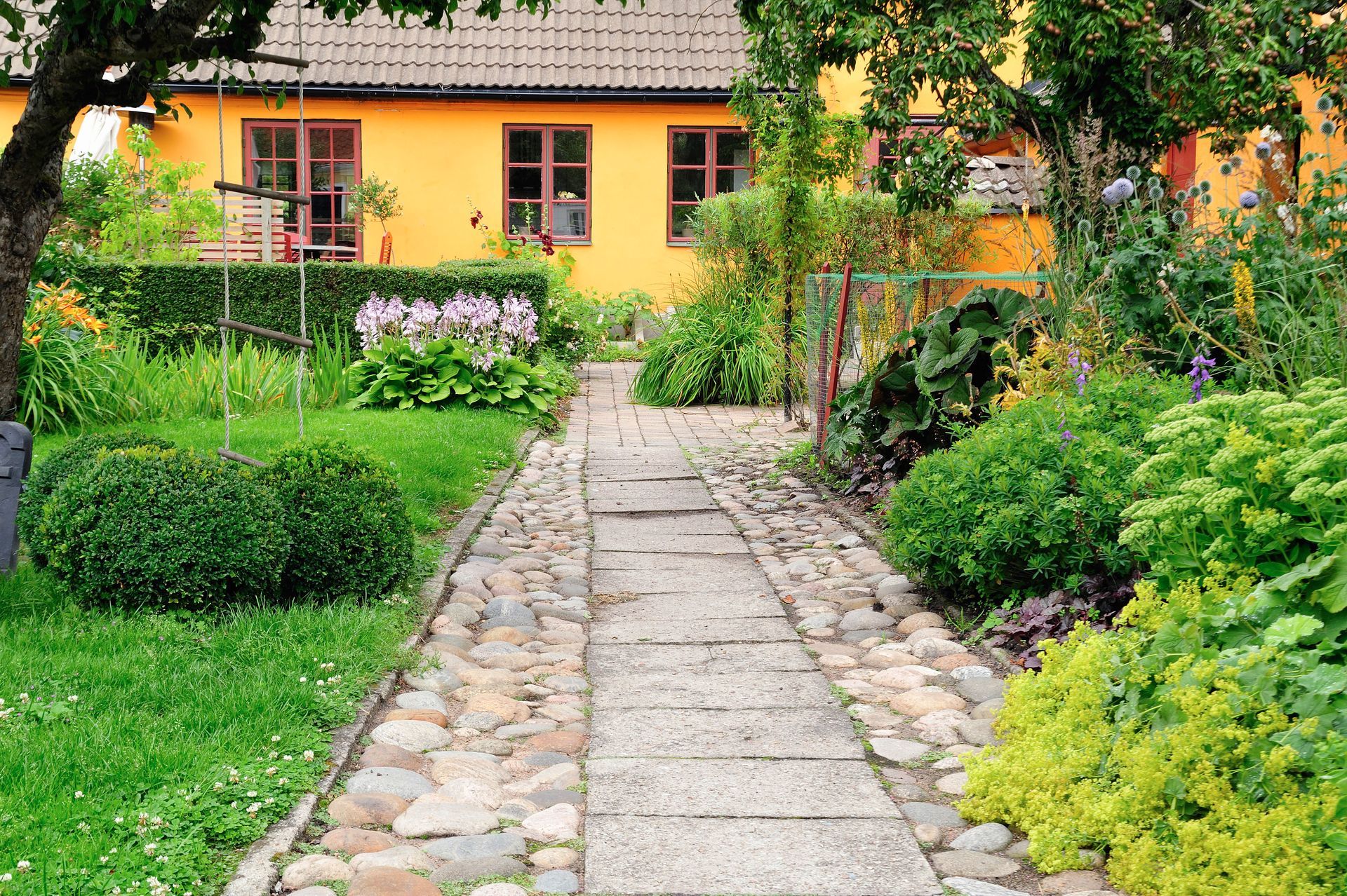 How Hardscaping Enhances Both Beauty and Function in Your Yard