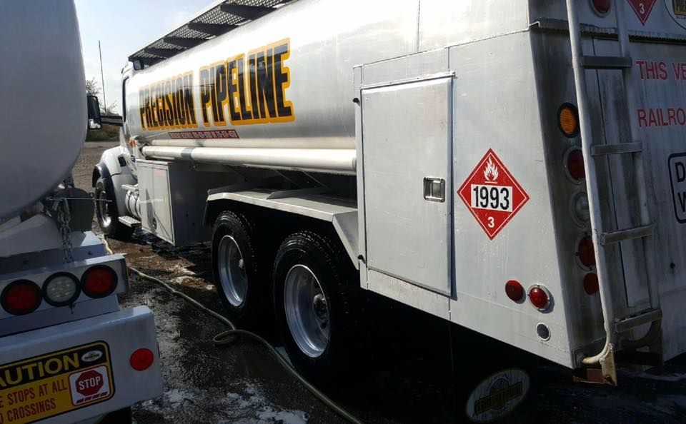 A tanker truck with the word pipeline on the side