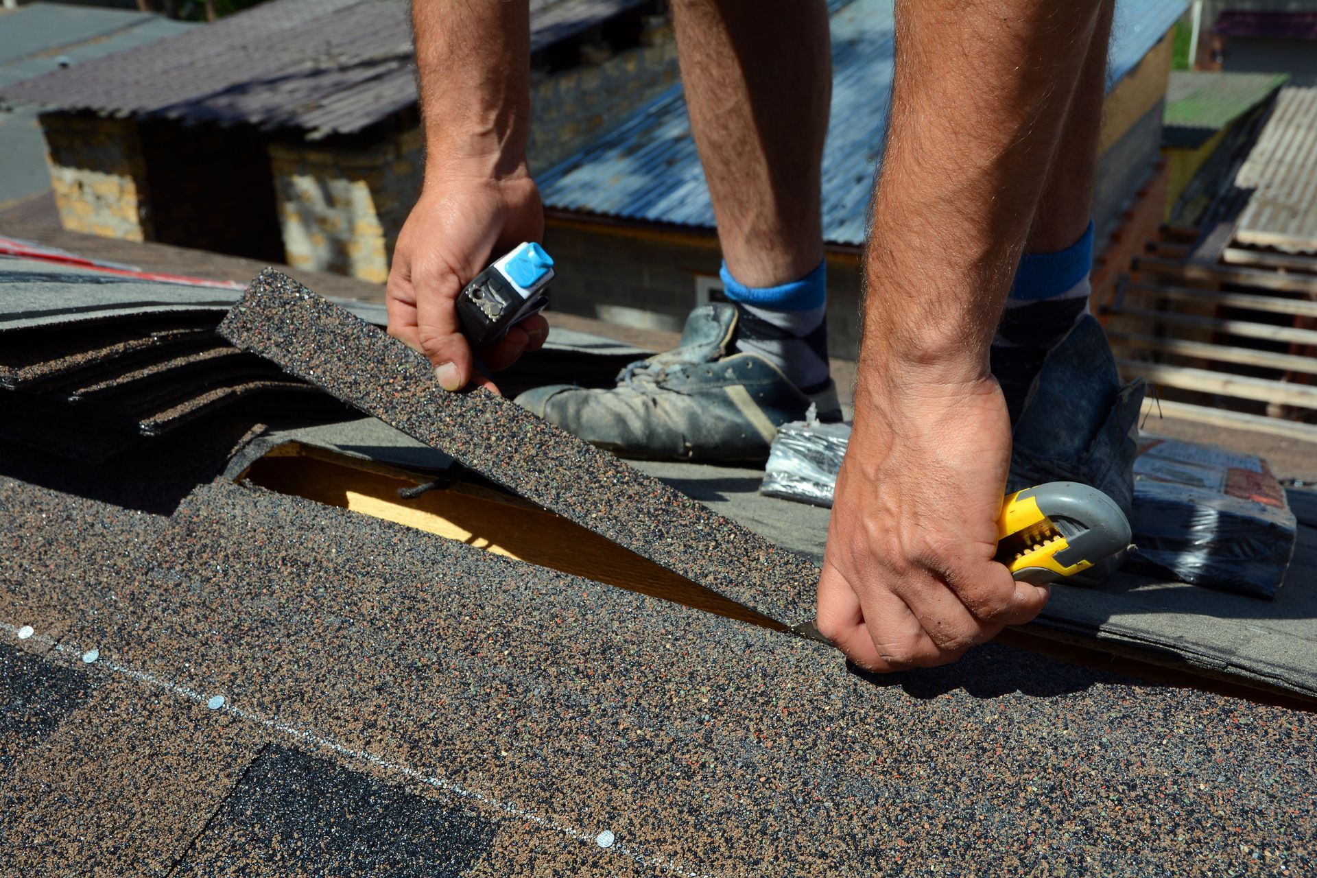 Slate or Asphalt Shingles for Your Roof? Roofing Contractors Weigh In