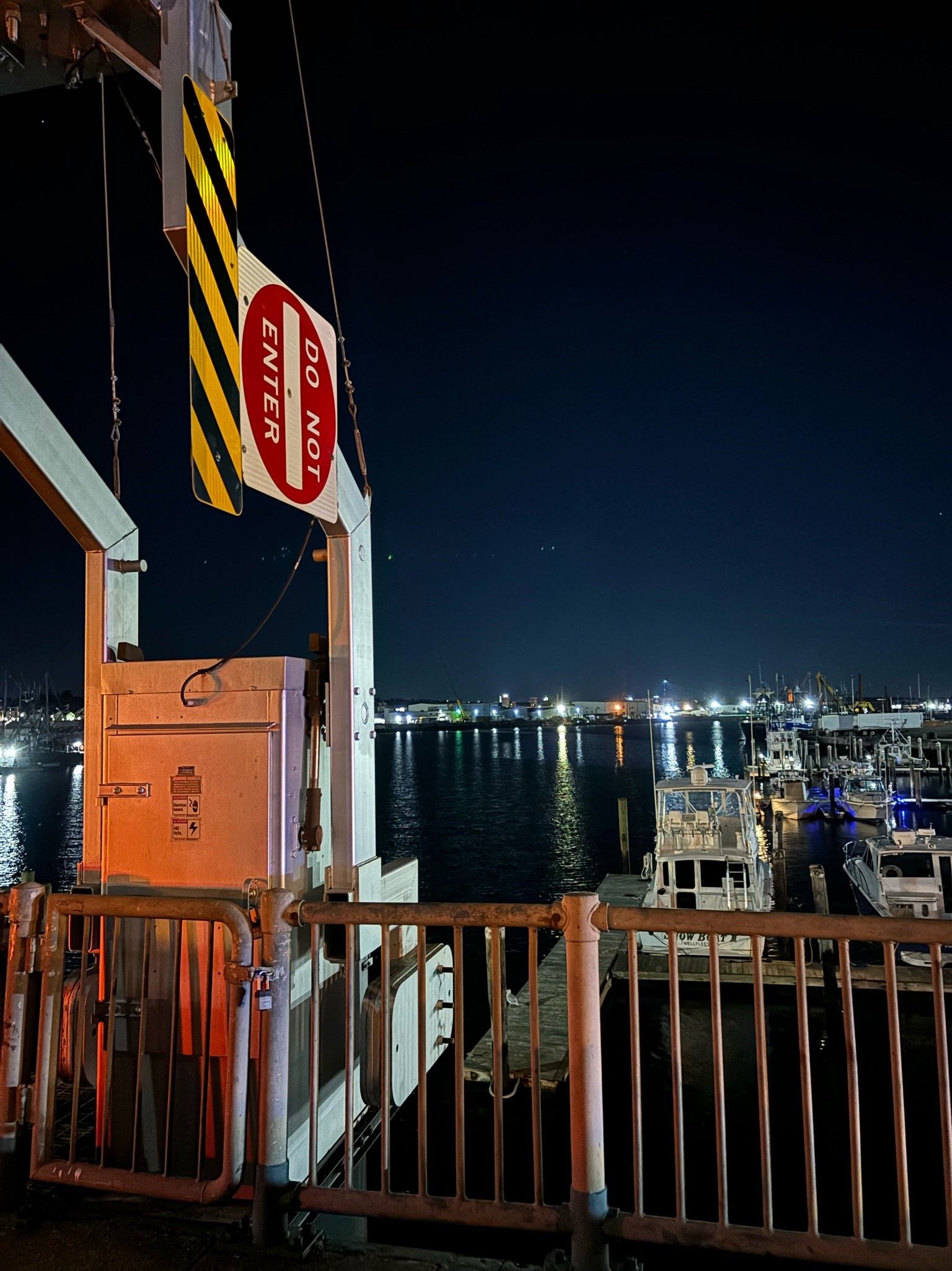 A do not enter sign is hanging from a pole