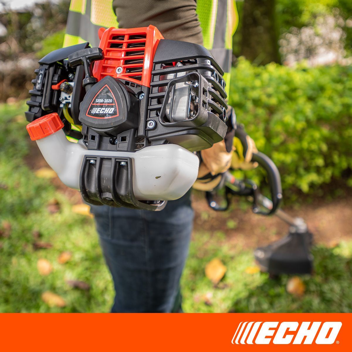A person is holding a echo trimmer in their hand.