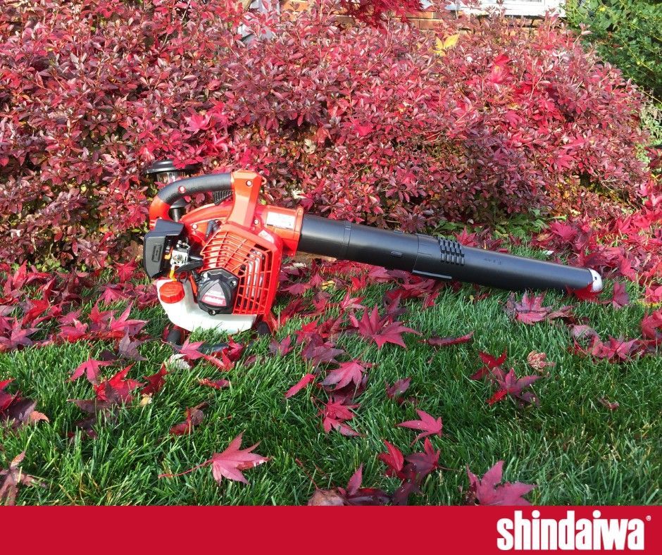 A shindaiwa leaf blower is sitting in the grass