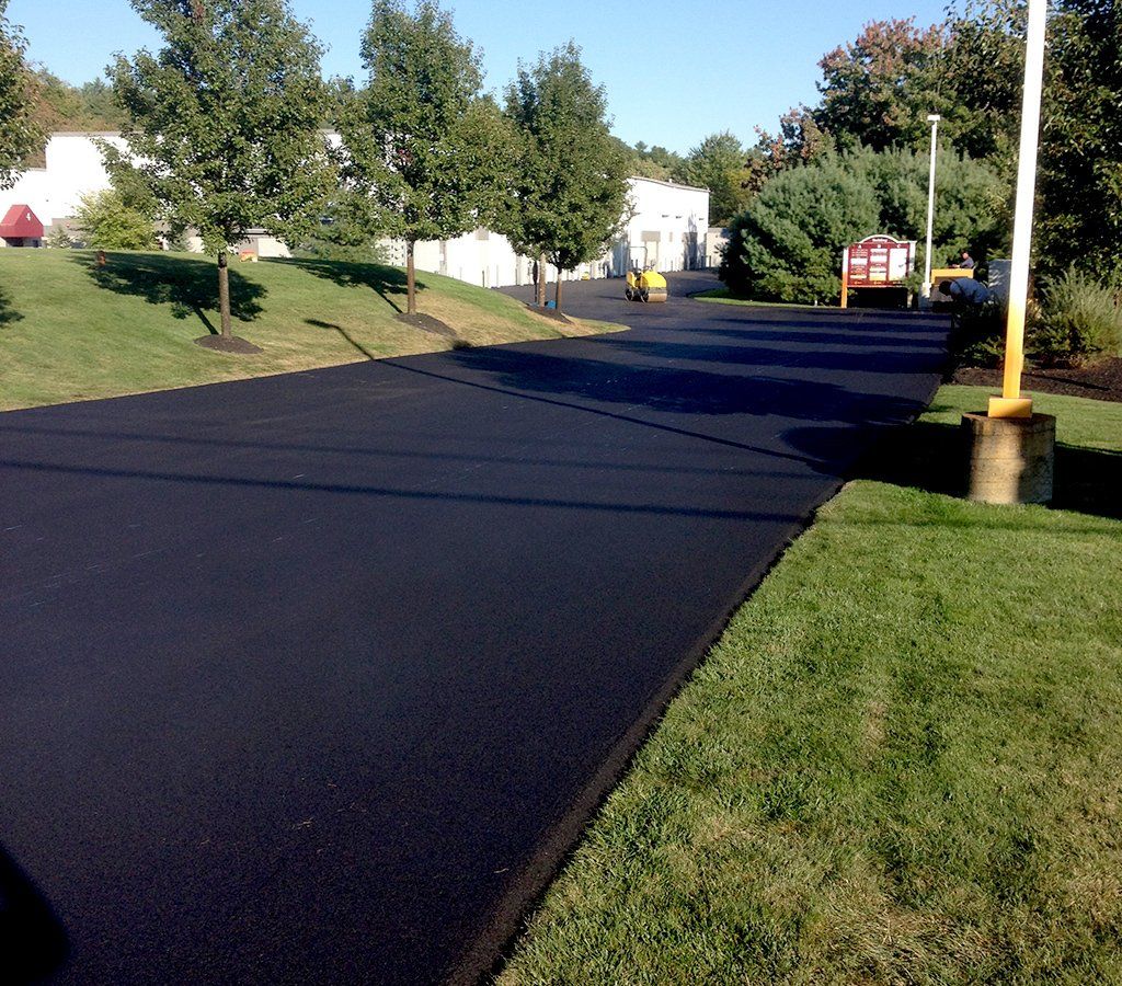 Asphalt paving