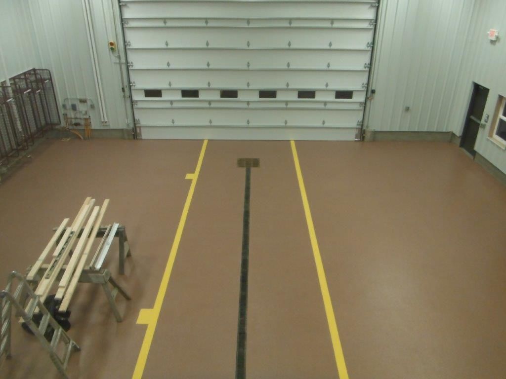 A garage with two yellow lines on the floor