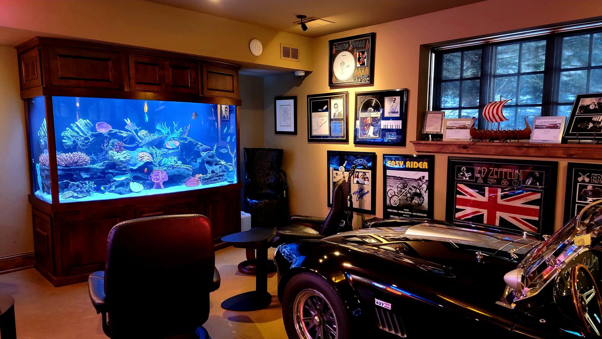 A room with a fish tank and a car in it