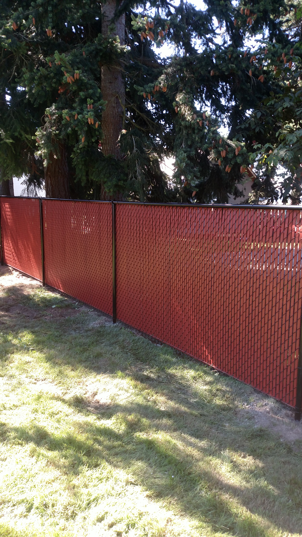Black-vinyl-chainlink-with-slats