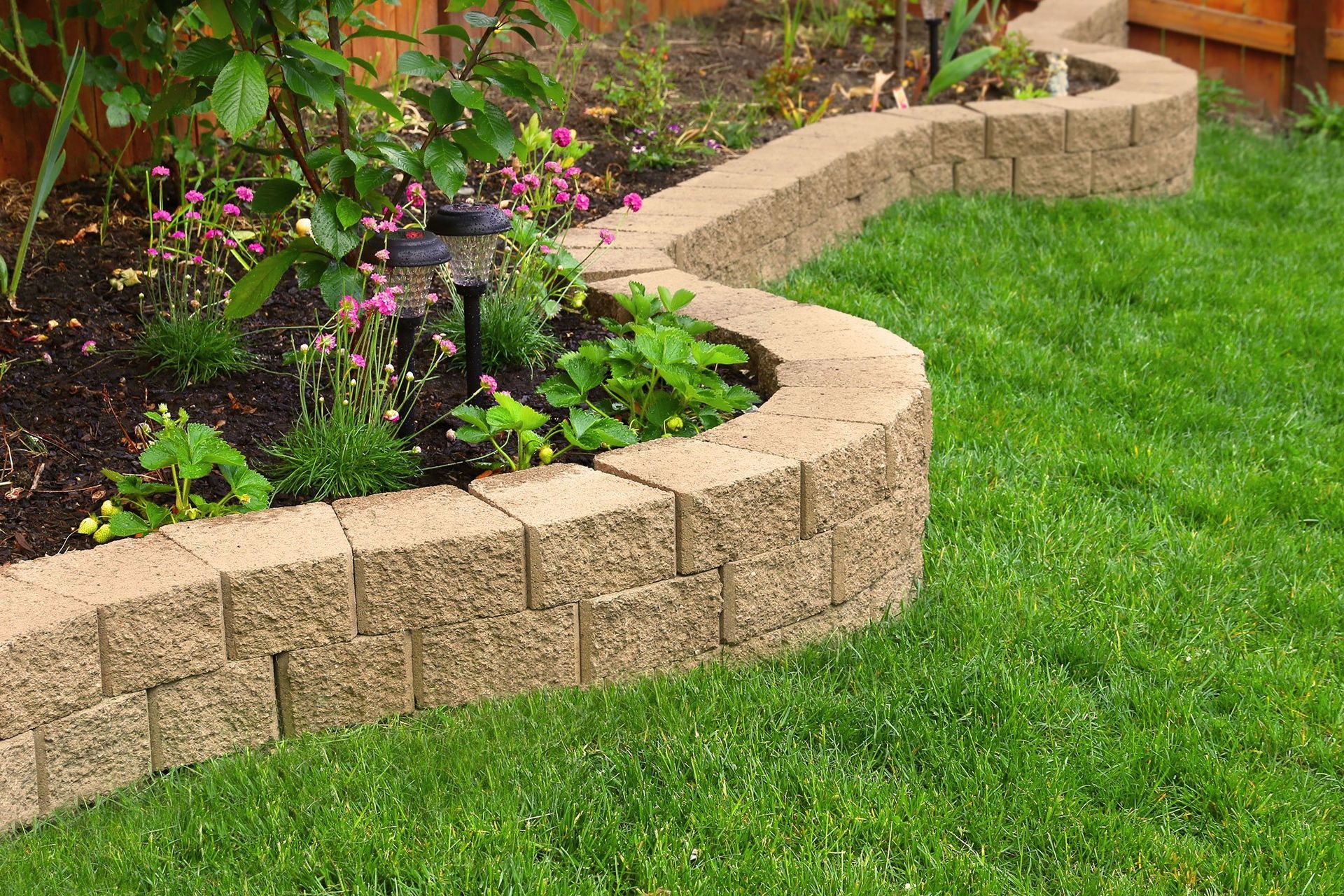 retaining wall and lawn