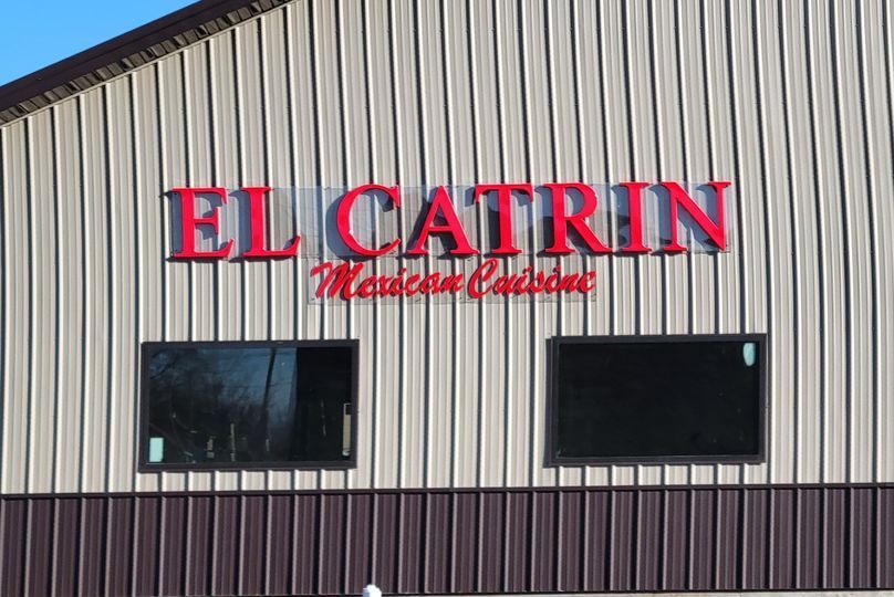 A building with the word El Catrin on it