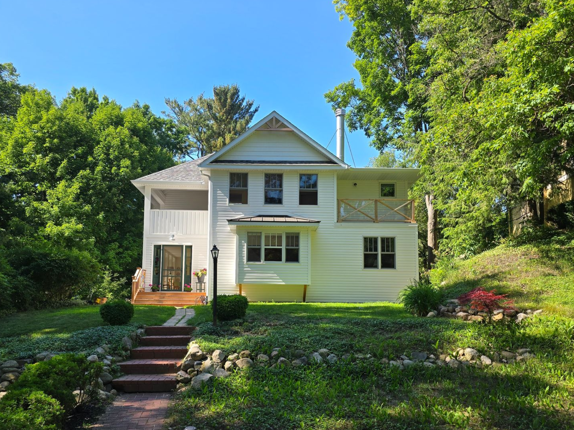 Lakeshore Signature Homes Inc.