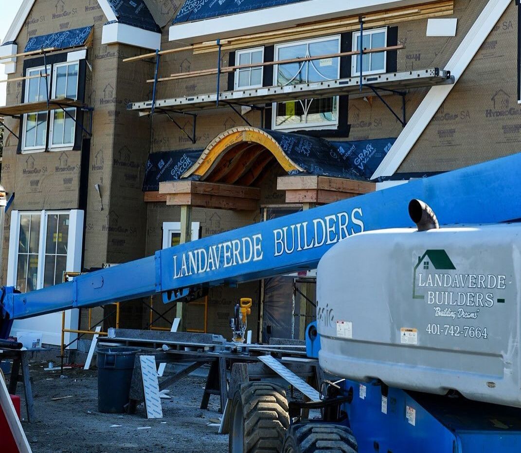 A large house is being built by landende builders