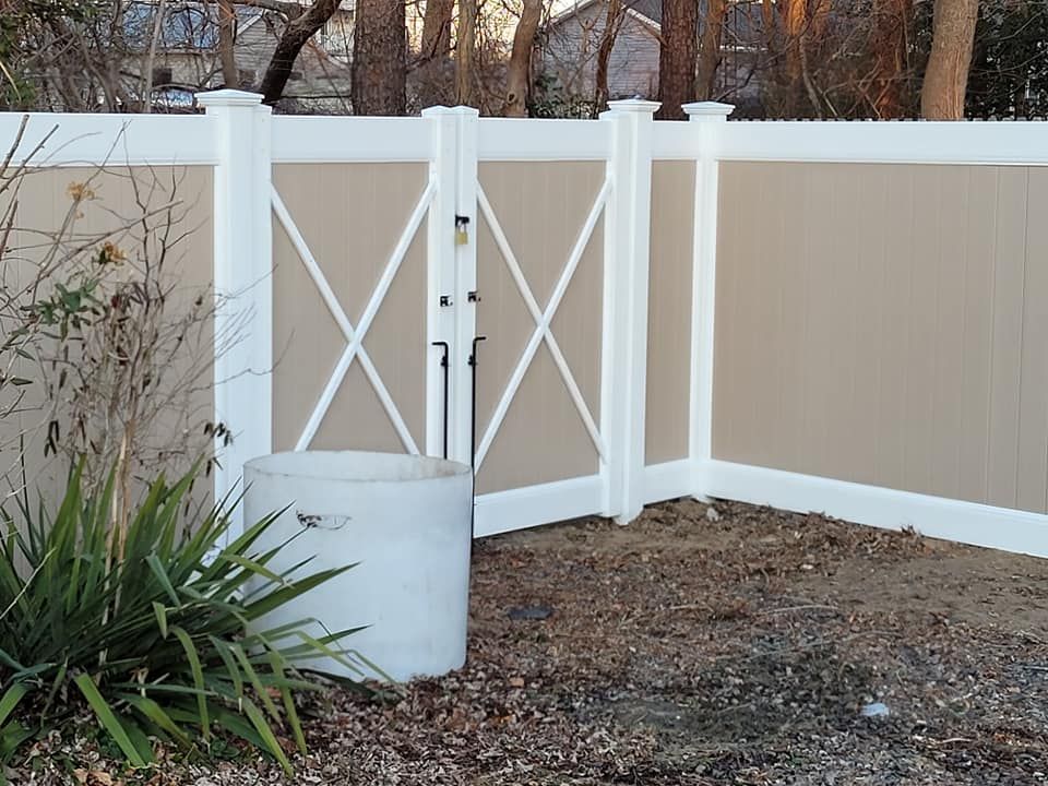 Custom vinyl fence