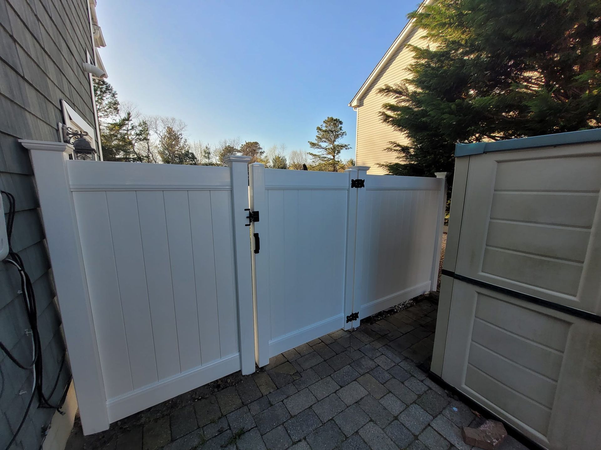 Vinyl fence design