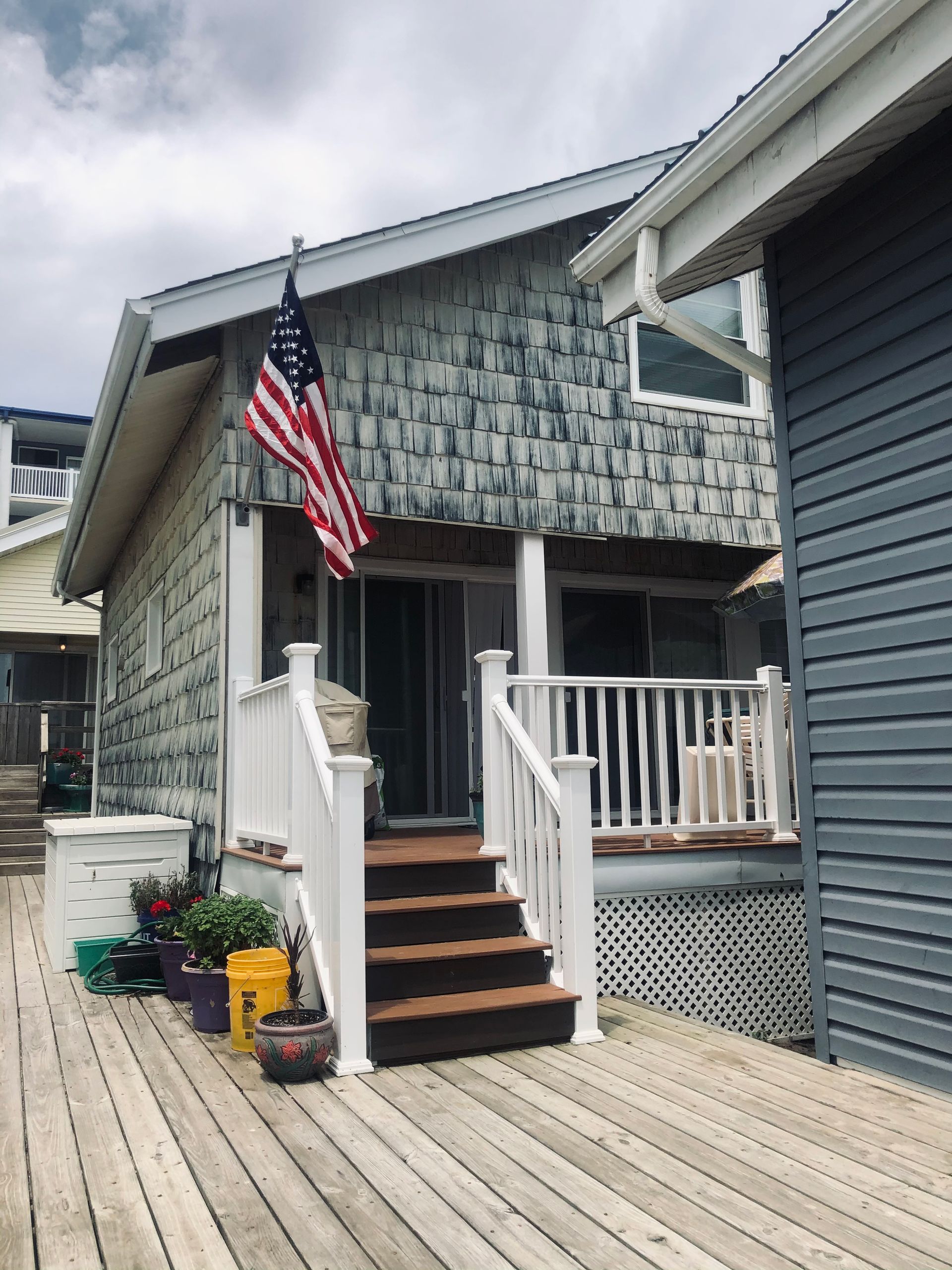 a bathroom with a toilet , sink and mirror .