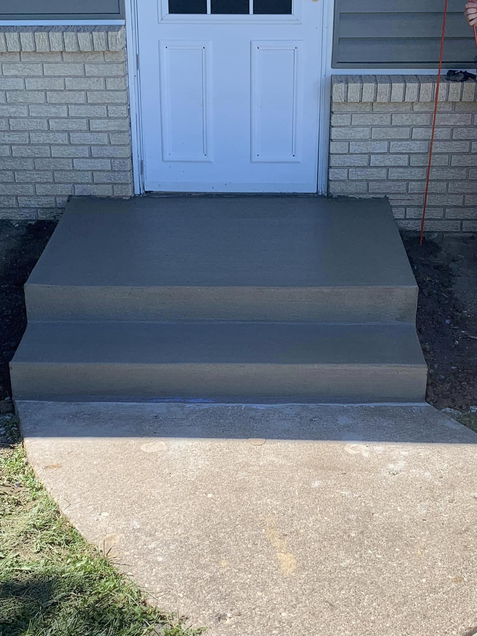 Sidewalk patio and steps