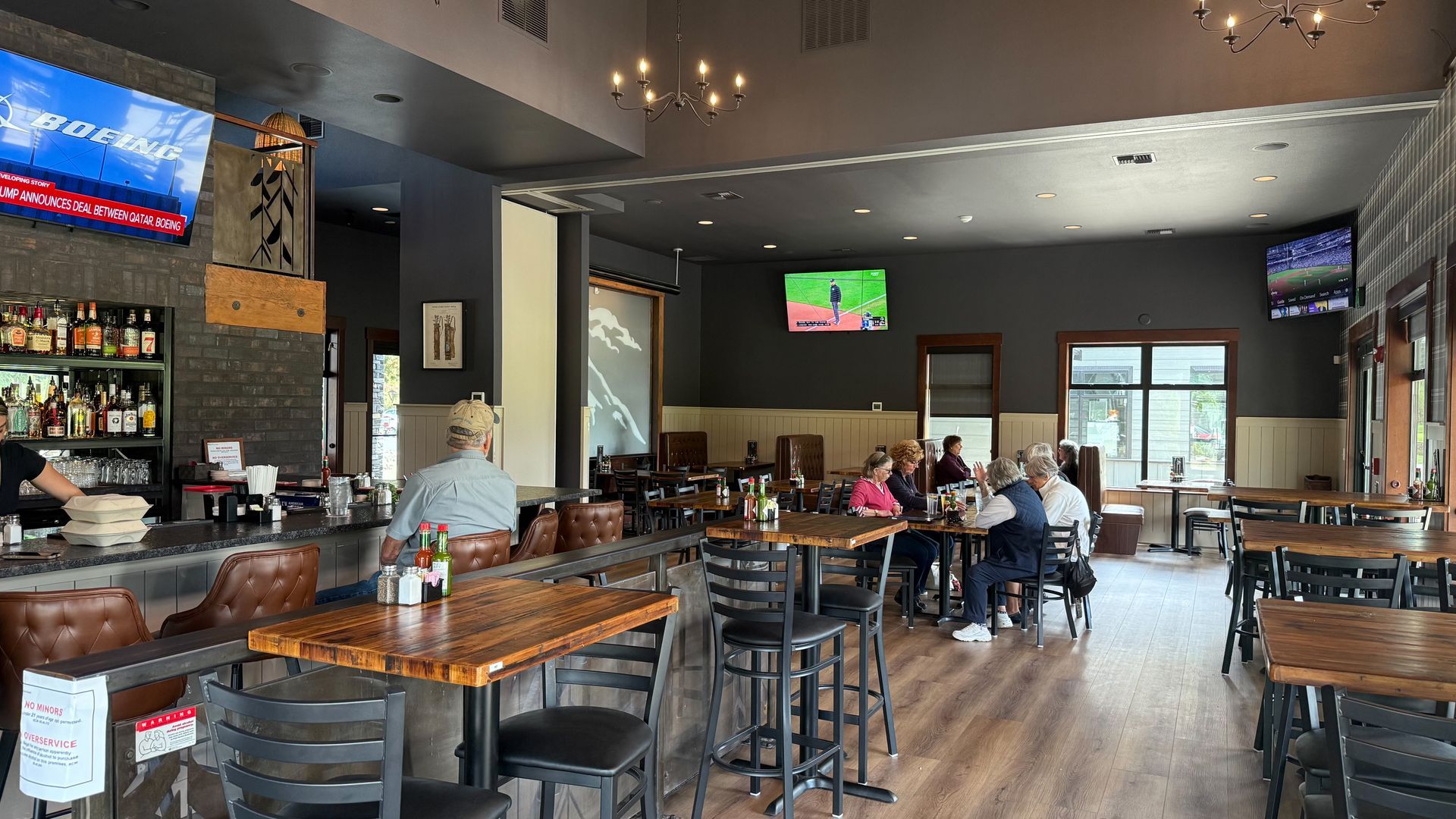 A group of people in a restaurant