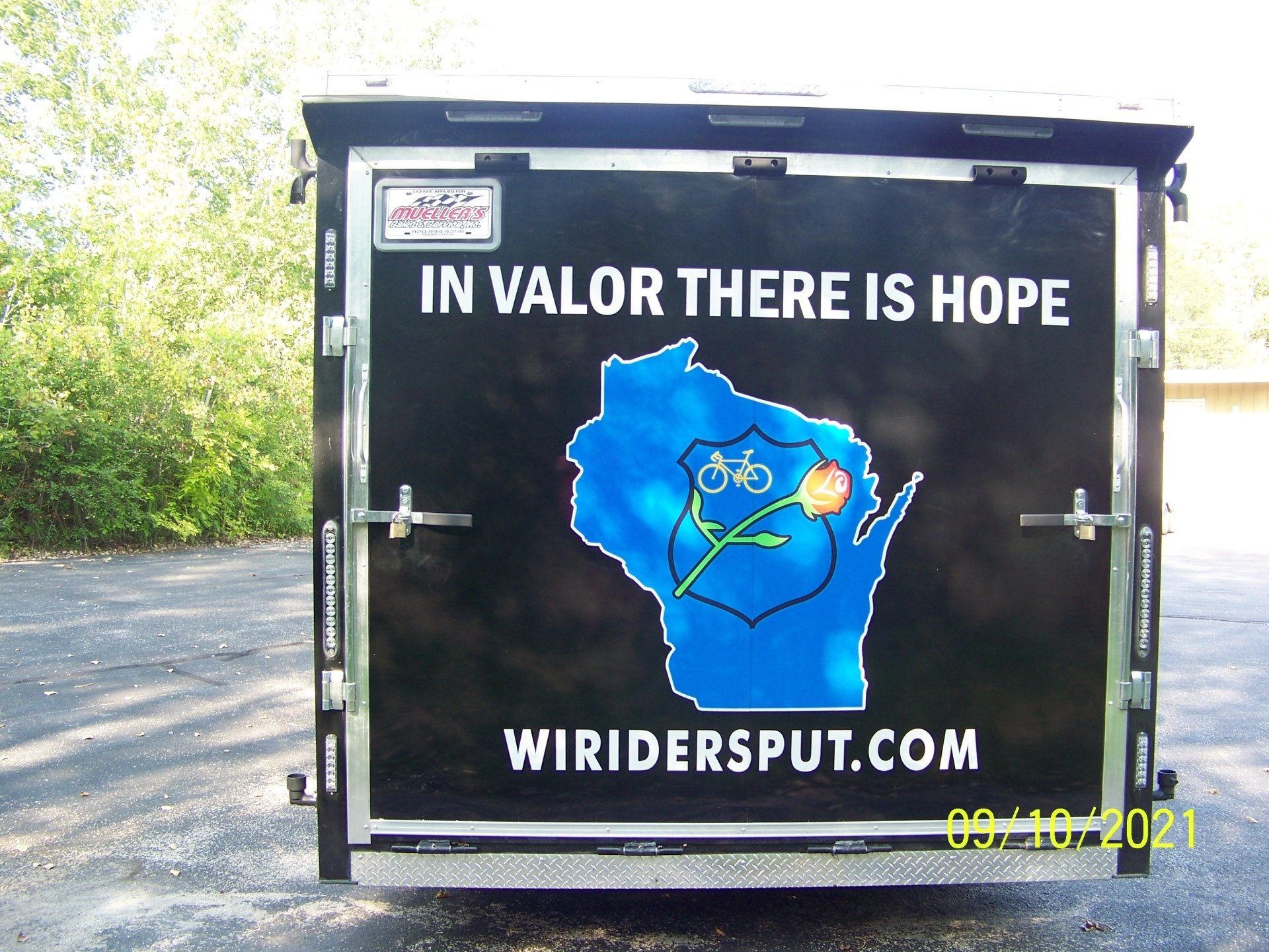 A black box that says in valor there is hope