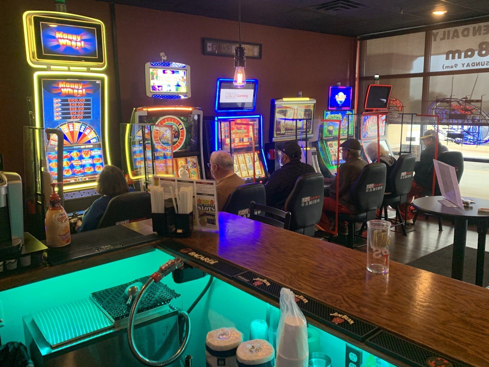 Top Dollar Slots bar and slot machines