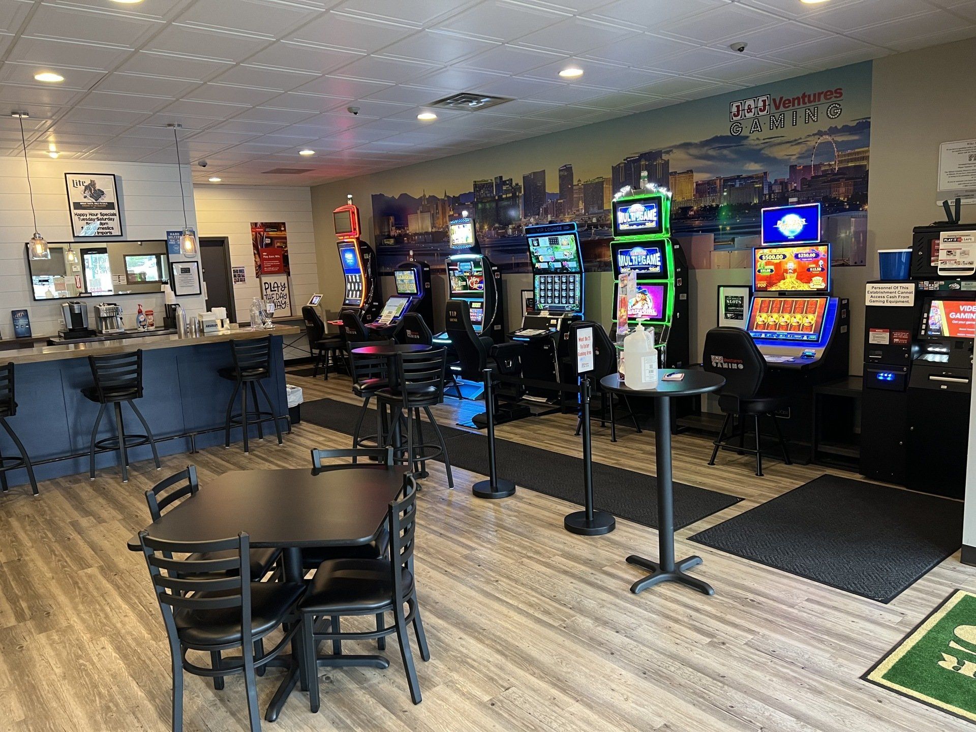 Top Dollar Slots lounge